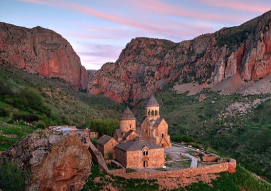 Երևան- Խոր Վիրապ-Նորավանք-Թռչունների քարանձավ- Շաքիի ջրվեժ-Գորիս քաղաք