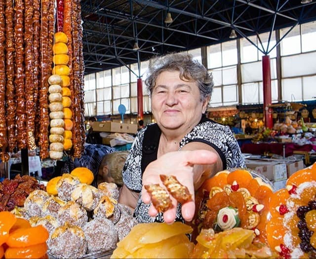 Զբոսանք Երևանում- Գումի շուկա - Վերնիսաժ