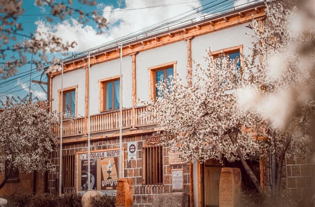 Երևան-Մայր Տաճար- Սբ Հռիփսիմե եկեղեցի-Մաչանենց տուրիզմի կենտրոն (Լավաշի վարպետաց դաս)-քաղաքային զբոսանք Երևանում