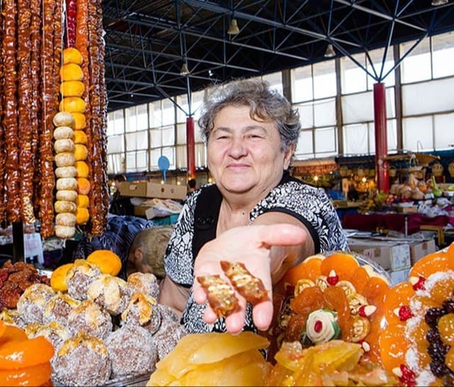 Զբոսանք Երևանում- Գումի շուկա- Վերնիսա