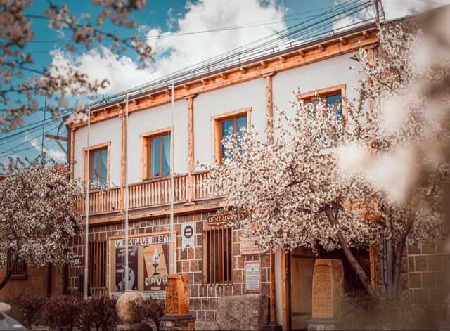 Երևան-Գառնու Տաճար -Գեղարդավանք-Չարենցի կամար -Երևան